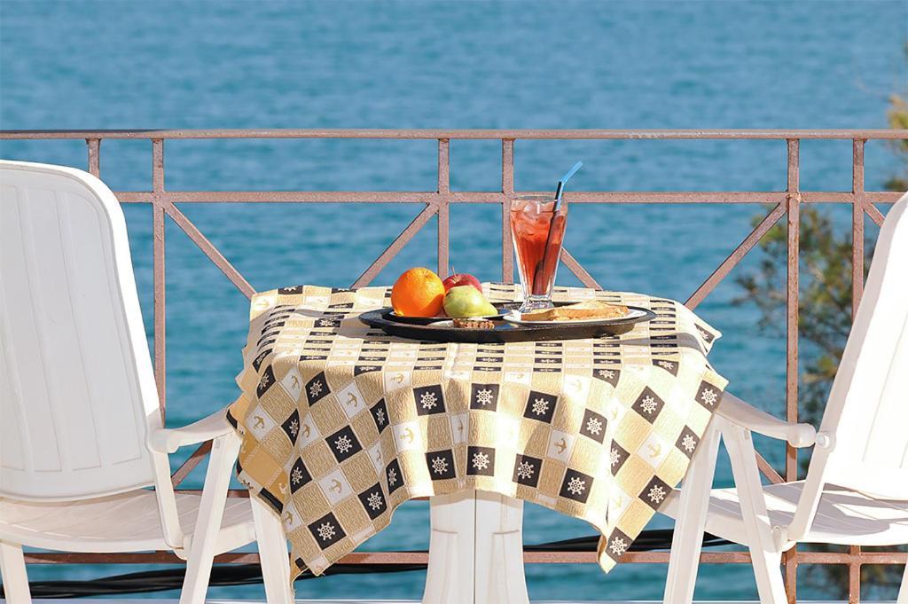 Platána Hotel Pelagos Studios מראה חיצוני תמונה