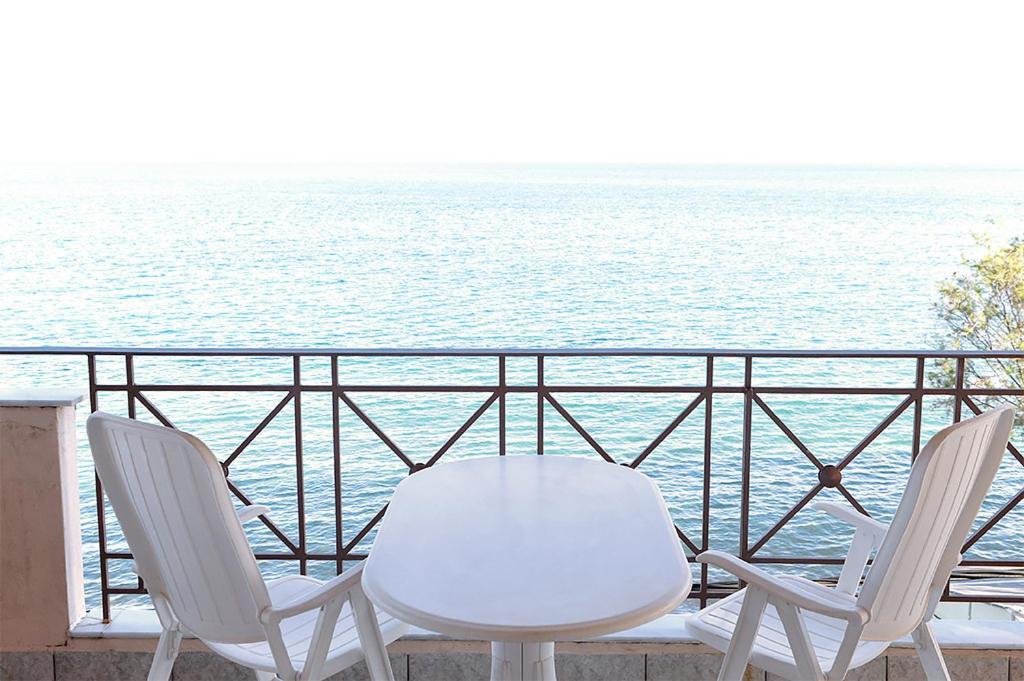 Platána Hotel Pelagos Studios מראה חיצוני תמונה